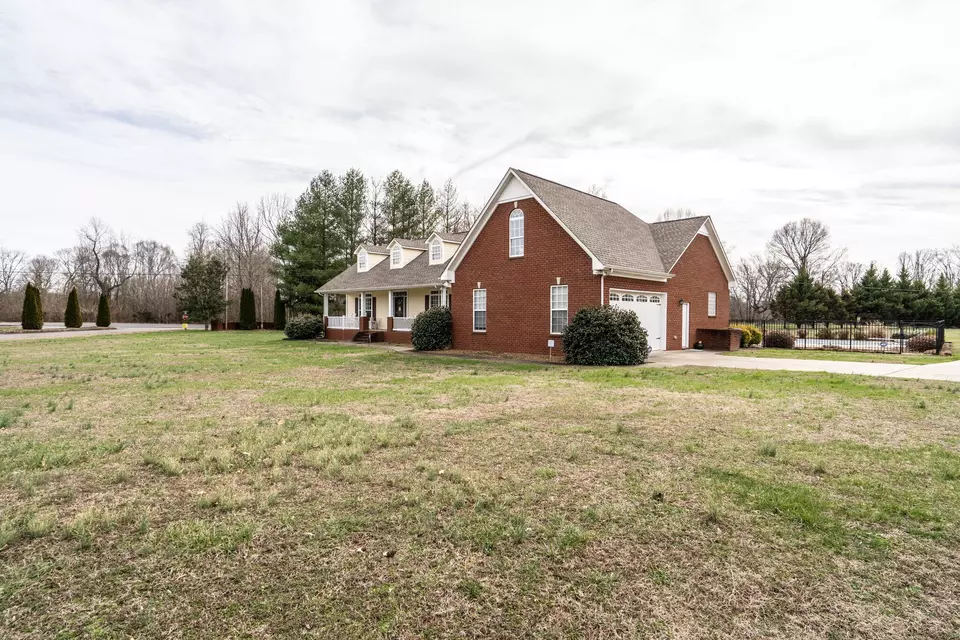  4 Four Winds Dr, Fayetteville, TN 37334 photo 3
