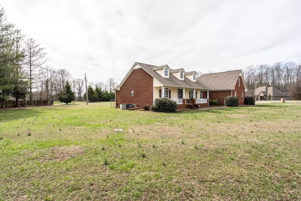  4 Four Winds Dr, Fayetteville, TN 37334 photo 2