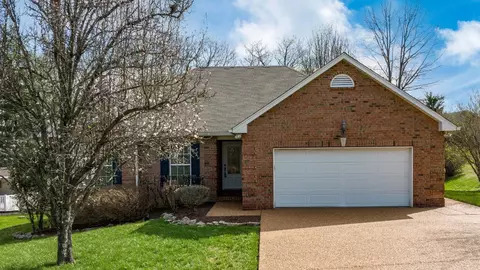 397 Woodlands Dr, Gallatin, TN 37066