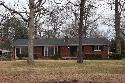 211 Sunset Dr, New Johnsonville, TN 37134