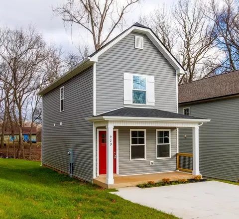 929 Oak Ln, Clarksville, TN 37040
