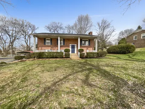 204 Hampton Rd, Columbia, TN 38401