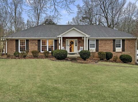 2412 Chris Dr, Clarksville, TN 37043