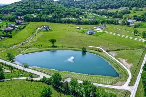 2075 Allisona Rd, Eagleville, TN 37060