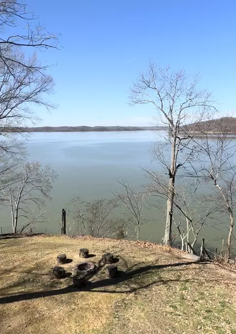 870 Mcnair Dr, Waverly, TN 37185
