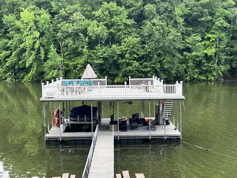 399 Elklore Ave, Estill Springs, TN 37330