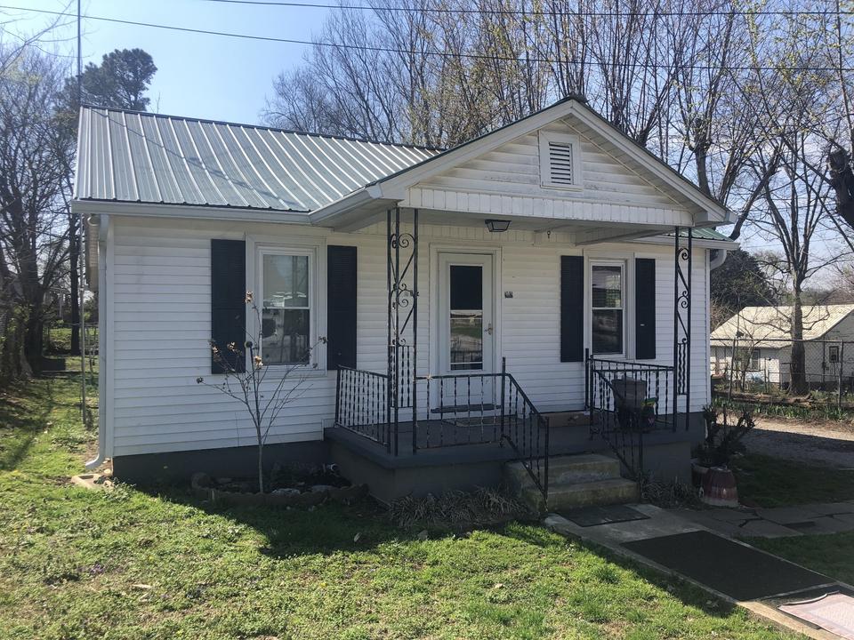  302 E 17th St, Columbia, TN 38401 photo 2