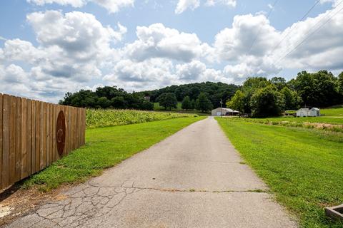 451 Backside Beaverdam Rd, Centerville, TN 37033 photo 4