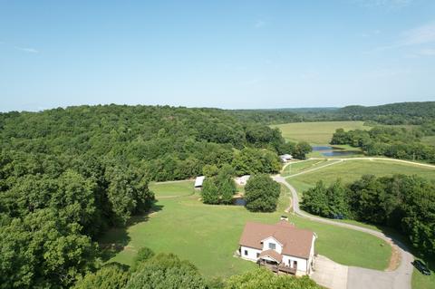 451 Backside Beaverdam Rd, Centerville, TN 37033