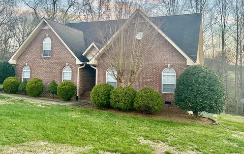 107 Oakview Dr W, Brush Creek, TN 38547