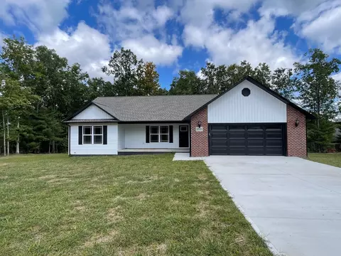 2001 Menasha Dr, Crossville, TN 38572