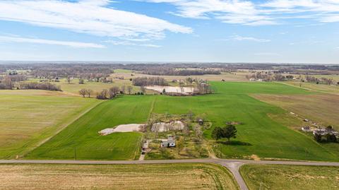5066 Starks Rd, Cross Plains, TN 37049