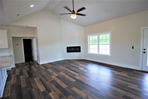 735 N Main St, Morrison, TN 37357 photo 4