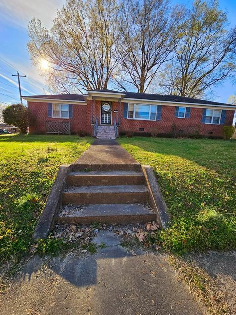 618 S College St, Trenton, TN 38382