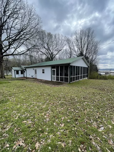 1733 Pump Station Rd, New Johnsonville, TN 37134
