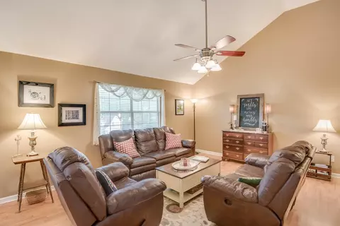 8224 Fallen Maple Dr, Chattanooga, TN 37421 photo 4