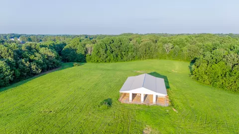 4049 Hwy 31w, Cottontown, TN 37048