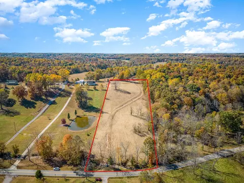 1311 Rogues Fork Rd, Bethpage, TN 37022 photo 3