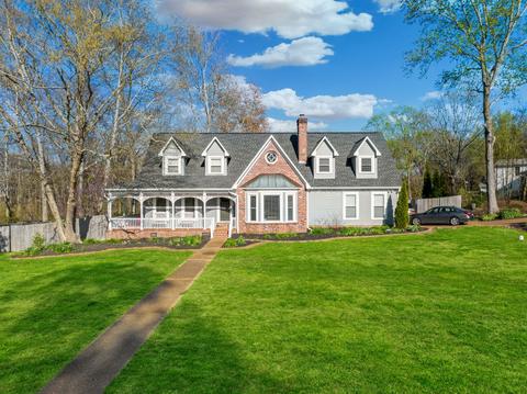 74 Summerfield Dr, Jackson, TN 38305