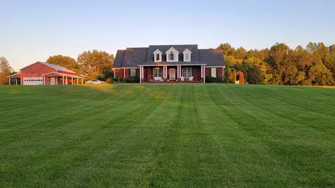 357 Barber Hollow Rd, Lafayette, TN 37083