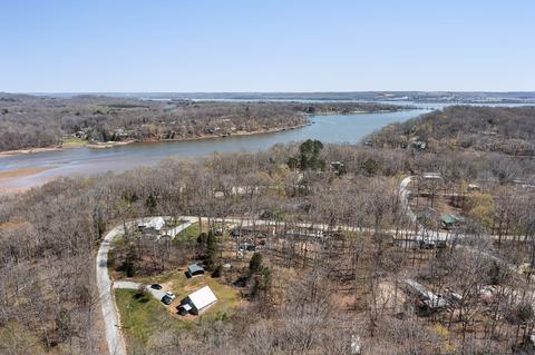 317 Mcduff Ln, Camden, TN 38320