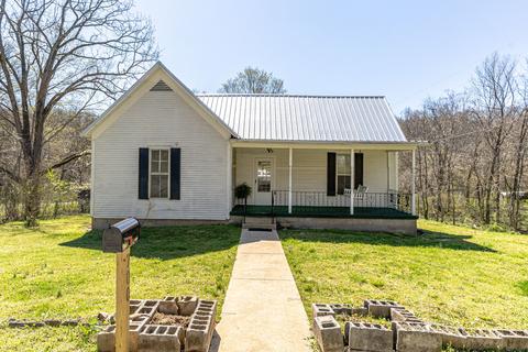 700 Spring St, Charlotte, TN 37036