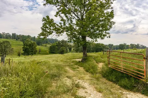 104 Old Fairfield Rd, Westmoreland, TN 37186