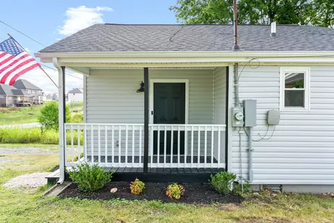 1047 Dunbar Cave Rd, Clarksville, TN 37043