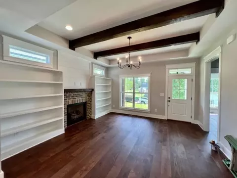 808 W 4th St, Dickson, TN 37055 photo 3