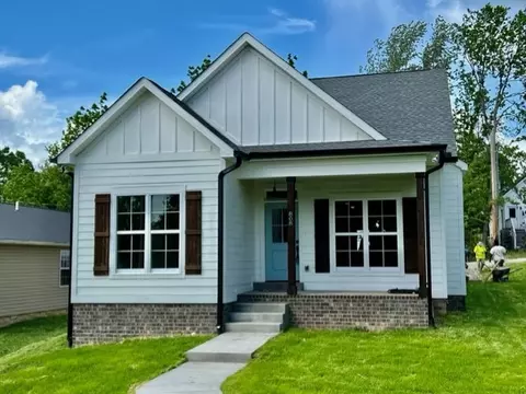 808 W 4th St, Dickson, TN 37055 photo 1