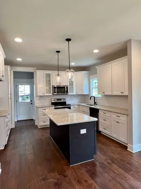 808 W 4th St, Dickson, TN 37055 photo 5