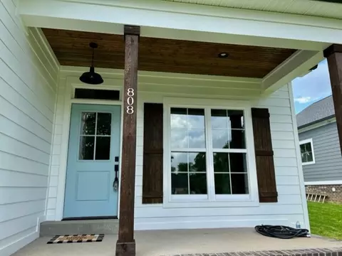 808 W 4th St, Dickson, TN 37055 photo 2