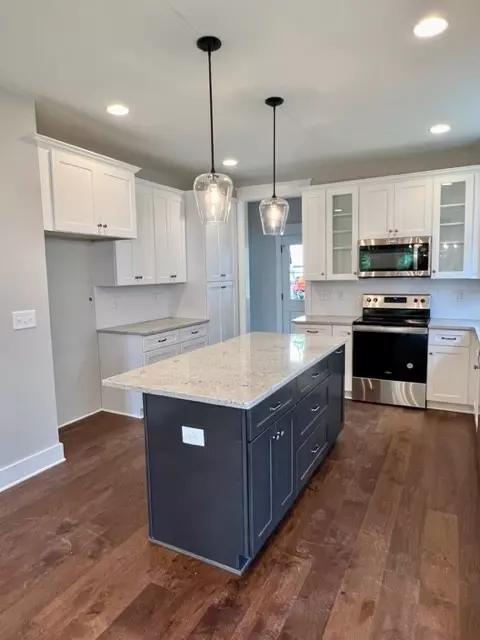 808 W 4th St, Dickson, TN 37055 photo 6