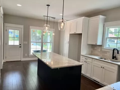 804 W 4th St, Dickson, TN 37055 photo 3
