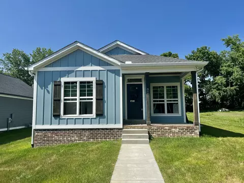 804 W 4th St, Dickson, TN 37055
