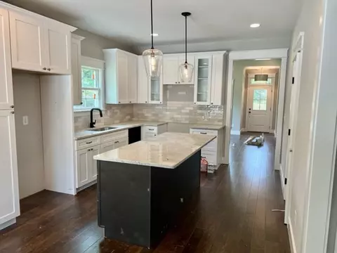 804 W 4th St, Dickson, TN 37055 photo 4