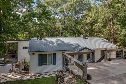 359 Hurricane Ln, Silver Point, TN 38582