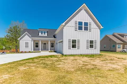 1035 Hayshed Rd, Dickson, TN 37055