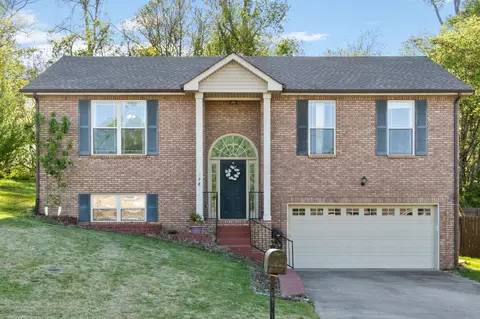 928 Excalibur Dr, Clarksville, TN 37040