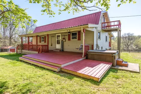 1060 Saint Paul Rd, Charlotte, TN 37036