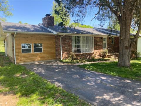700 E Jefferson St, Pulaski, TN 38478
