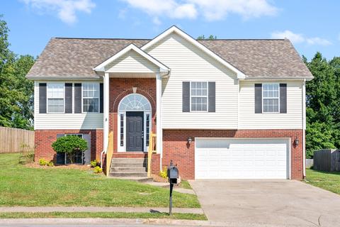 2798 Ridgepole Dr, Clarksville, TN 37040