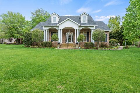 201 Amherst Dr, Tullahoma, TN 37388
