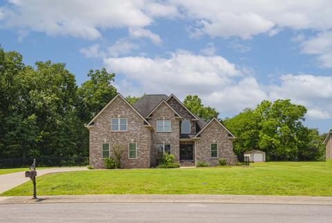 1105 Sweetspire Dr, Murfreesboro, TN 37128