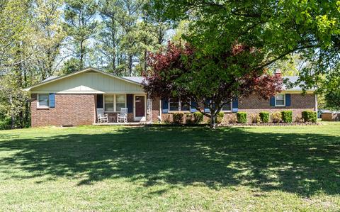 18 Hilldale Rd, Fayetteville, TN 37334
