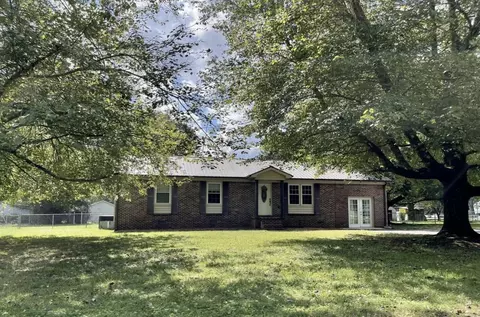 106 Glade Dr, Tullahoma, TN 37388