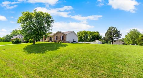 4022 Apple Rd, Clarksville, TN 37043