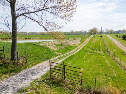 1046 Santee Ct, Springfield, TN 37172 photo 8
