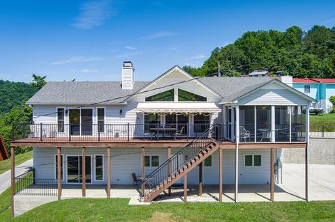 1696 Falling Water Rd, Sparta, TN 38583