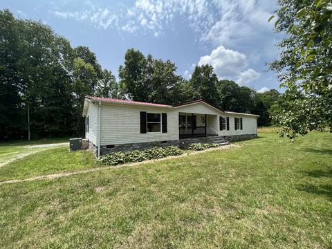 2000 Stevens Dr, Westmoreland, TN 37186
